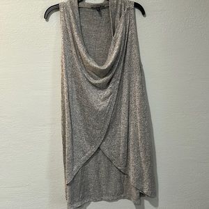Ladies gray tunic/rap. Size medium. Great used condition.